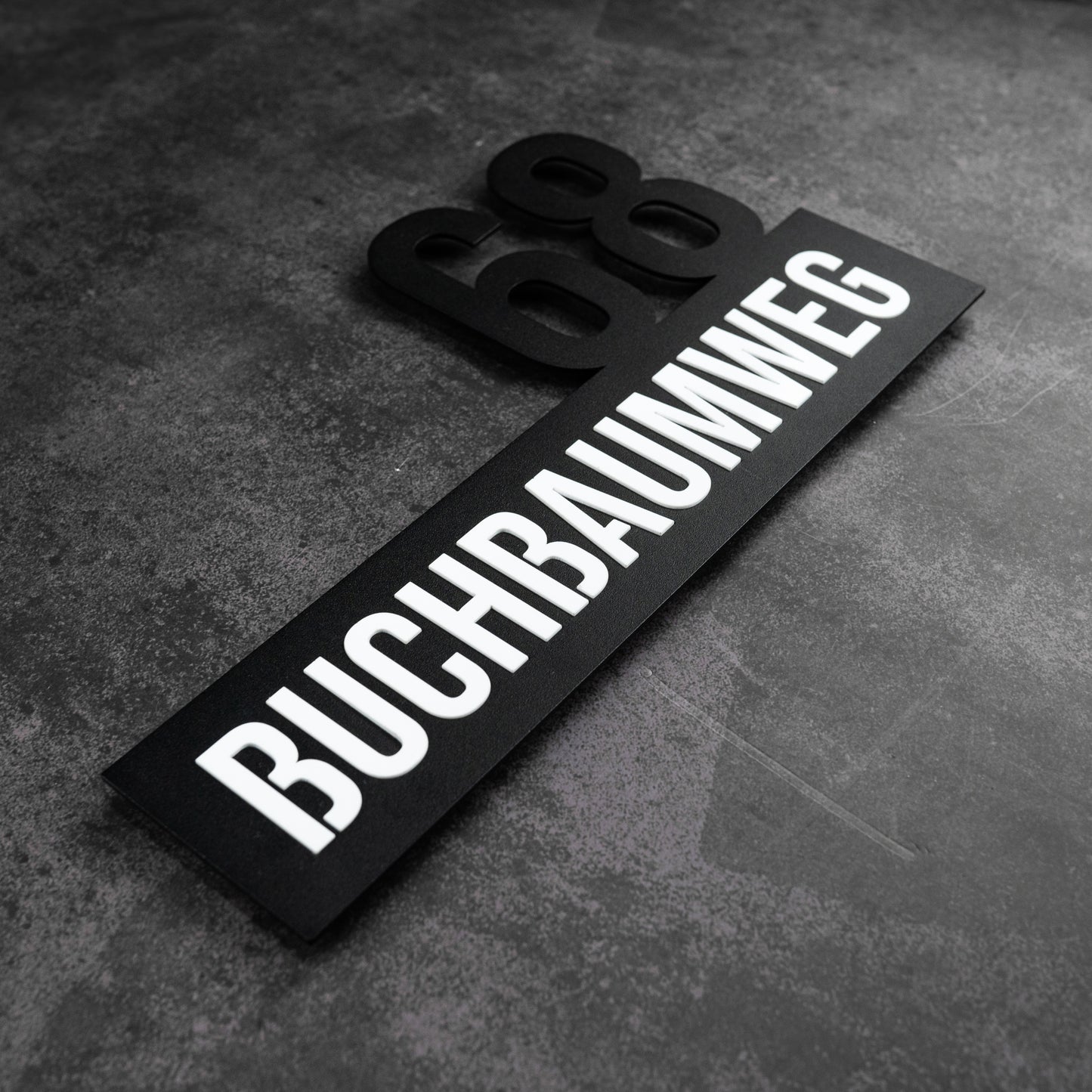 Minimalistisches Straßenschild mit Premium Buchstaben