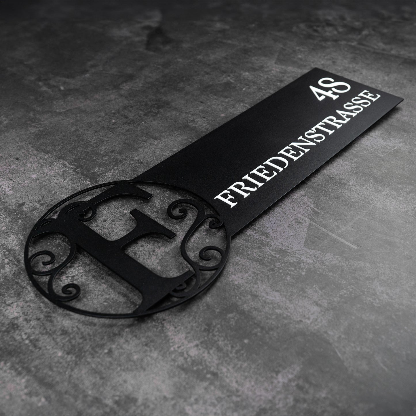 Monogramm Straßenschild aus Stahl