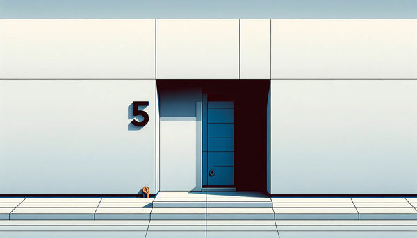 moderne hausfassade mit hausnummer 5 in blauton an weisser wand technisches architektur skizze
