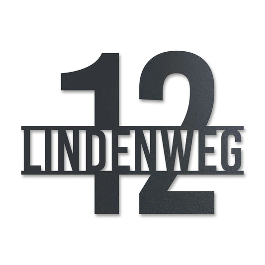 Edelstahl Straßenschild mit Hausnummer personalisiert – Straße vor Nummer „Lindenweg 12“, lasergeschnitten · WesterWerk