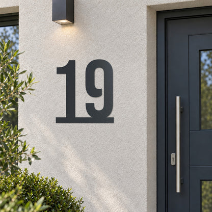 Edelstahl Hausnummernschild personalisiert – Hausnummer auf Linie „19“ neben der Haustür, Edelstahl Anthrazit RAL 7016 · WesterWerk