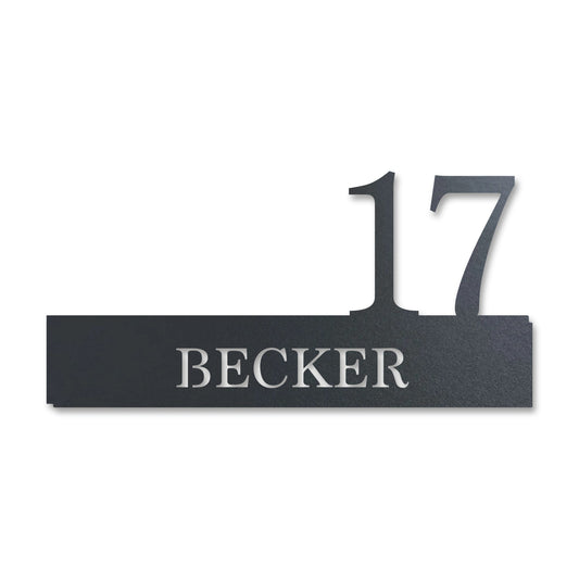 Edelstahl Straßenschild mit Hausnummer personalisiert – Nummer und Name „17 Becker“, lasergeschnitten · WesterWerk