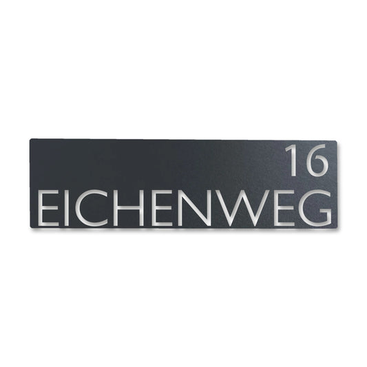 Edelstahl Straßenschild mit Hausnummer personalisiert – Modernes Straßenschild (Schild) „Eichenweg 16“, lasergeschnitten · WesterWerk
