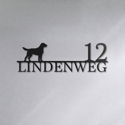 Straßenschild mit Motiv – Labrador „Lindenweg 12“, 70 cm, Schwarz