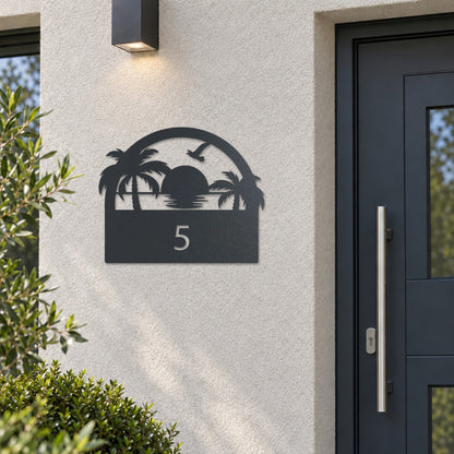 Edelstahl Hausnummernschild personalisiert – Sonnenuntergang Hausschild mit Nummer „5“ neben der Haustür, Edelstahl Anthrazit RAL 7016 · WesterWerk