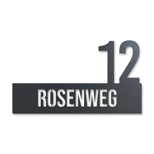 Edelstahl Straßenschild mit Hausnummer personalisiert – Straße mit Hausnummer „12 Rosenweg“, lasergeschnitten · WesterWerk