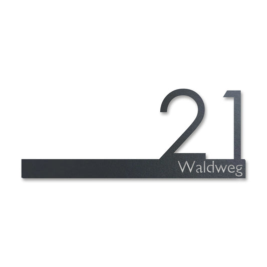 Edelstahl Straßenschild mit Hausnummer personalisiert – Straßenschild mit Hausnummer „Waldweg 21“, lasergeschnitten · WesterWerk